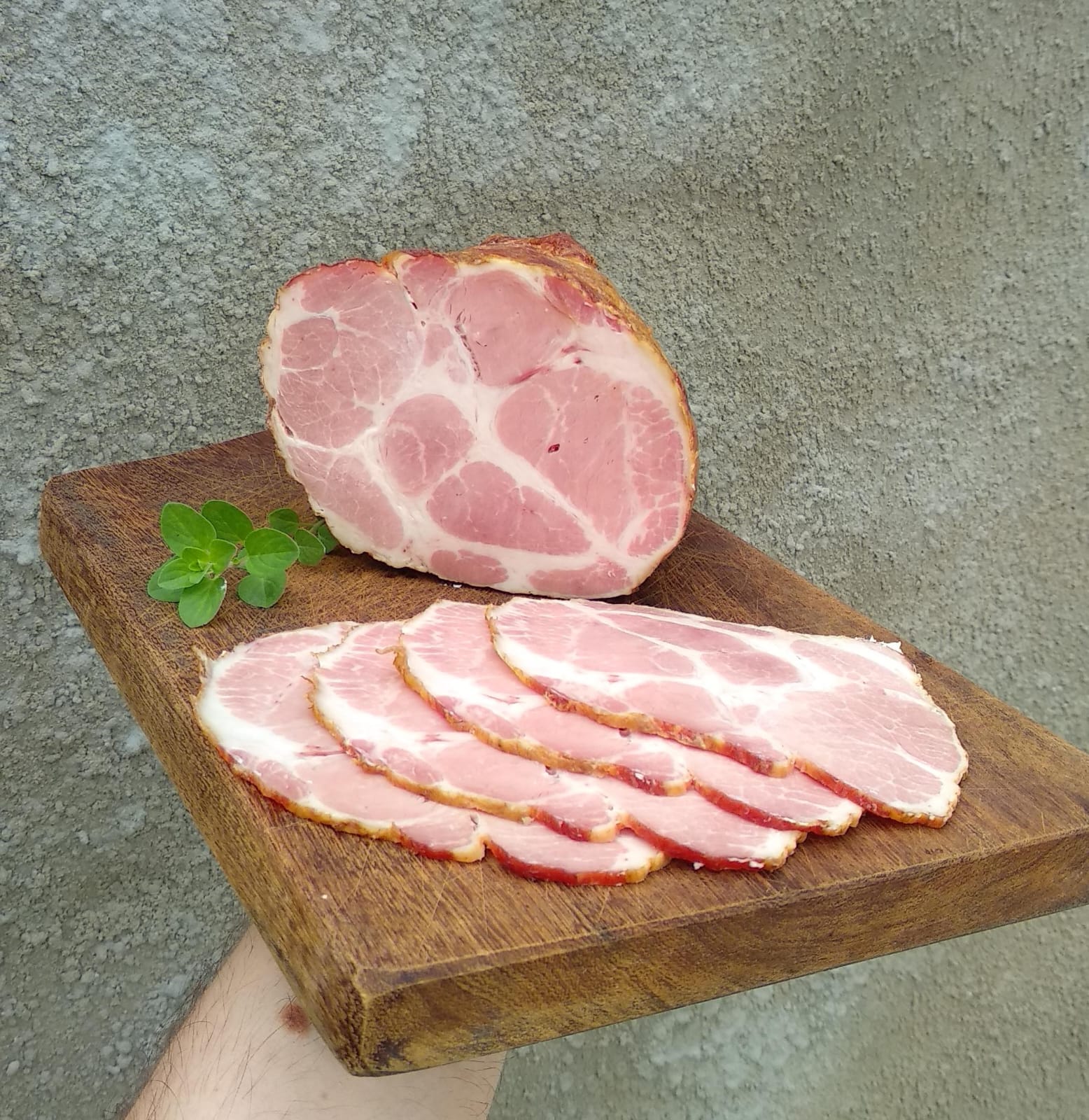 Bondiola Ahumada en tabla